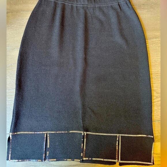 Stylish Black Knit Skirt by St. John - Size 4 - Picture 1 of 4